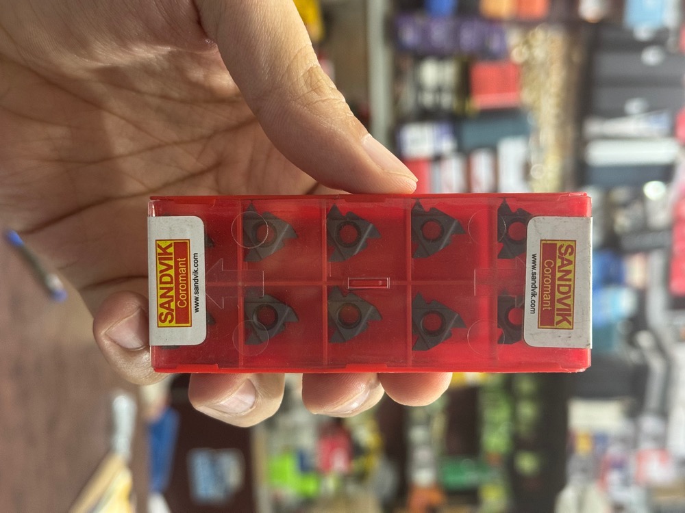 الماس (اینسرت) رزوه‌تراشی سندویک سوئد اورجینال - کد R166.0L-16NF01-140 (قیمت هر عدد)